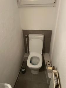 a small bathroom with a toilet in a stall at Hotelshausbückeburg in Bückeburg