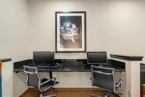 Бизнес-центр и/или конференц-зал в Comfort Inn & Suites Kansas City - Northeast +61 фотография