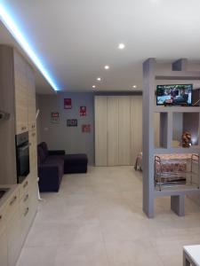 a living room with a couch and a tv at Casa Gina in Castelbianco
