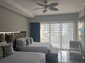 Ένα ή περισσότερα κρεβάτια σε δωμάτιο στο Deluxe Room at Garza Blanca Los Cabos