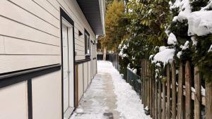 Imagen de la galería de Spacious 4 BD House with Fire-pit, Outdoor Theatre & More, en Langley