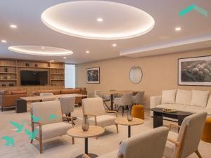 Μια τηλεόραση ή/και κέντρο ψυχαγωγίας στο Cozy retreat bright spacious and calm