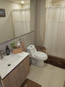 Ένα μπάνιο στο Cozy retreat bright spacious and calm