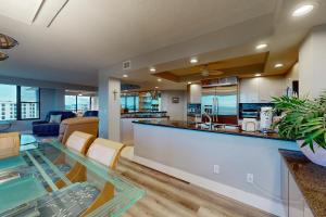 a kitchen and living room with a glass counter at The Aquarium in Sarasota