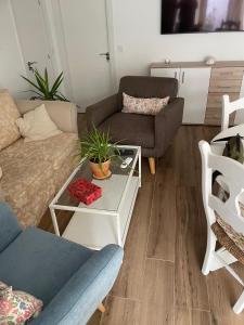 a living room with two couches and a coffee table at La Casita de Paula in Mairena del Aljarafe +14 photos