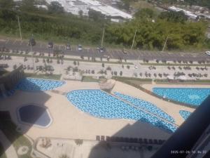 a view of two pools in a parking lot at Espectacular apartamento acqua Hills in Dosquebradas