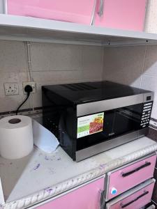 Η κουζίνα ή μικρή κουζίνα στο مسكن الهجرة +8 φωτογραφίες