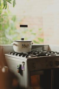 a pot sitting on top of a stove at Cabecera House in Bucaramanga +20 photos