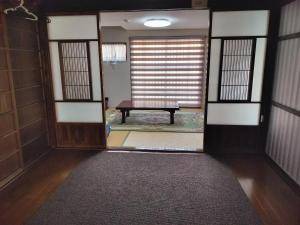 Postel nebo postele na pokoji v ubytování 古民家クルンズ