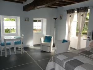 Postel nebo postele na pokoji v ubytování Domaine De Meigne + 37 fotografií