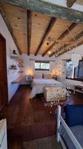 Giường trong phòng chung tại Cabañas Bahia Serena +49 ảnh