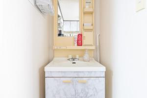 a bathroom with a sink and a mirror at Atlantis 天下茶屋 in Osaka +55 photos