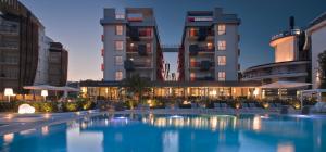 Bazén v ubytování Hotel Orient & Pacific nebo v jeho okolí