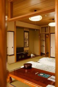 a room with a bed and a table in it at 令德湖畔山荘 in Yamanakako