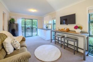 Η κουζίνα ή μικρή κουζίνα στο Chestnut Bay Country Retreat