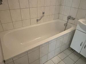 Ένα μπάνιο στο ClTY FLAT SAARLOUlS
