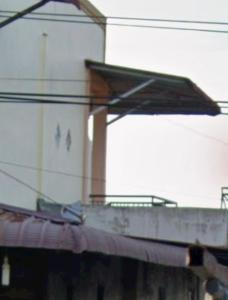 a building with awning in front of a building at Roda Inn in Duku