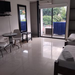 Gallery image of APARTAHOTEL AJj in Cali