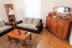 a living room with a couch and a table at Casa de Campo, Algarvia in Algarvia