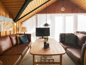 Χώρος καθιστικού στο 6 person holiday home in Saltum-By Traum