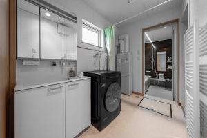 Η κουζίνα ή μικρή κουζίνα στο The Vertex +143 φωτογραφίες