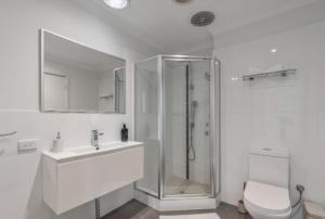 Gallery image of Central urban nest with pool gym free parking in Perth