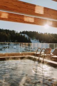 Bazén v ubytování Viceroy Kopaonik Resort & Spa nebo v jeho okolí