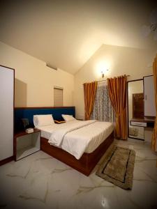 Postel nebo postele na pokoji v ubytování Riparian Inn Resort + 2 fotografie