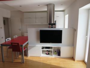 Kuchyň nebo kuchyňský kout v ubytování TIN House + 17 fotografií