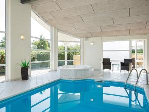 Bazén v ubytování Luxury Retreat in Hejlsminde - By Traum Ferienwohnungen nebo v jeho okolí