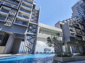Πισίνα στο ή κοντά στο Maxhome Retreat at Imperio Melaka