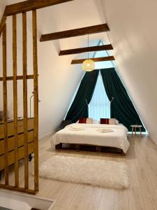 a bedroom with a bed with a green curtain at Serra Luna Sibiel in Sălişte