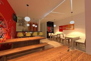 un restaurant avec des tables et des chaises dans une salle dans l'établissement Hotel JAV Front One, à Lahat