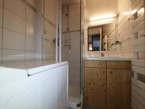 Koupelna v ubytování Résidence Roches Blanches G - ROCHES BLANCHES 16 MAE-8983 + 7 fotografií