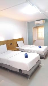 Ένα ή περισσότερα κρεβάτια σε δωμάτιο στο Jonah Hotel