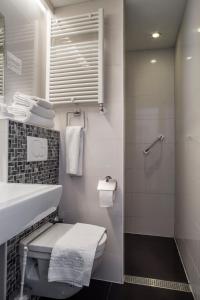 A bathroom at Hotel Larende
