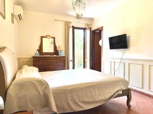 Un televizor și/sau centru de divertisment la B&B Villa Vittoria Country House