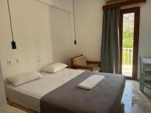 Gallery image of Zorbas in Sougia