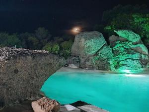 Бассейн в Villa Alcumissu Camere или поблизости