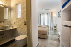Koupelna v ubytování Polos Hotel Paros