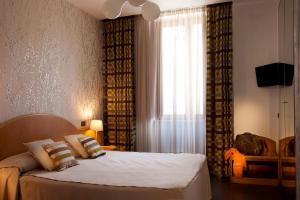 Postel nebo postele na pokoji v ubytování Hotel Del Corso