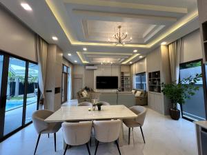 TV a/nebo společenská místnost v ubytování Pattaya Dream Pool villa