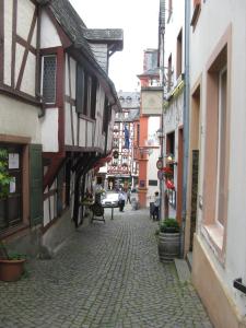 an alley with buildings and a cobblestone street at Hotel-Restaurant Kastel in Bernkastel-Kues