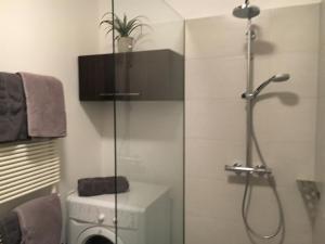 A bathroom at Apartment Enzinger