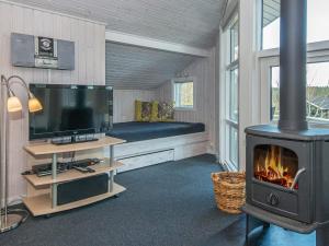 a living room with a fireplace and a tv at Luxury Spa Retreat in Ebeltoft - By Traum Ferienwohnungen in Ebeltoft