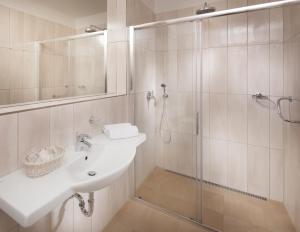 Koupelna v ubytování Hotel Reza