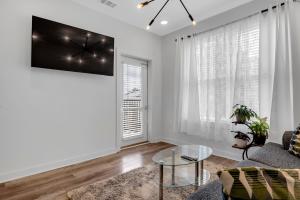 a living room with a couch and a table at Downtown Atlanta Home Away From Home in Atlanta