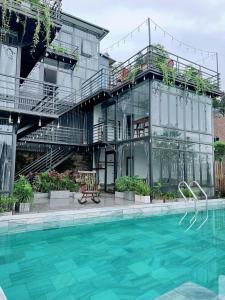 Swimmingpoolen hos eller tæt på Ơ Homestay - Phòng full kính Tam Đảo