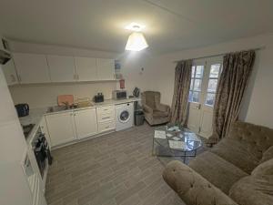 Η κουζίνα ή μικρή κουζίνα στο Room Near Wembley Stadium & BBC, Lorry parking