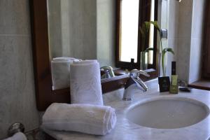 Koupelna v ubytování Hotel Bucaneve + 37 fotografií